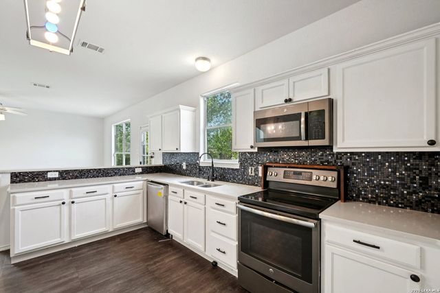 3410 ROB ROY ST, Seguin, TX 78155
