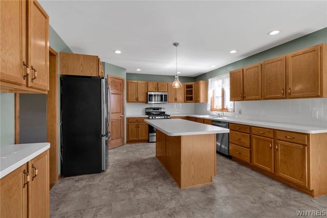 35 Sagebrush Lane, Lancaster, NY 14086
