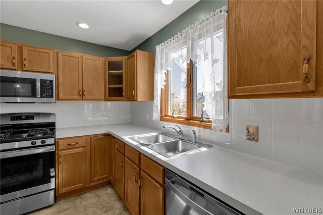 35 Sagebrush Lane, Lancaster, NY 14086