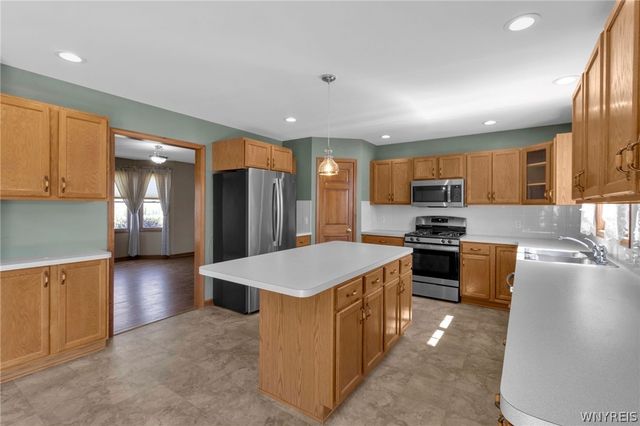 35 Sagebrush Lane, Lancaster, NY 14086