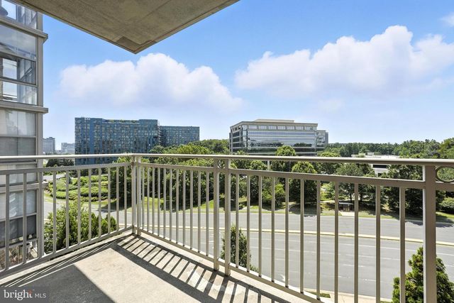 11800 SUNSET HILLS RD #818, Reston, VA 20190