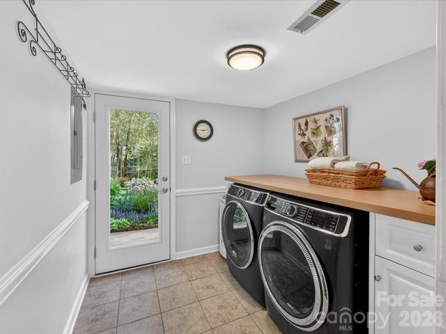 2818 Hinsdale Street, Charlotte, NC 28210