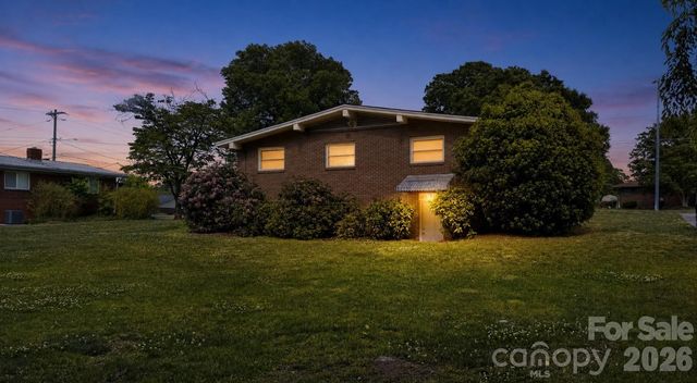 1857 8th Street Drive NE, Hickory, NC 28601