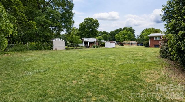 1857 8th Street Drive NE, Hickory, NC 28601