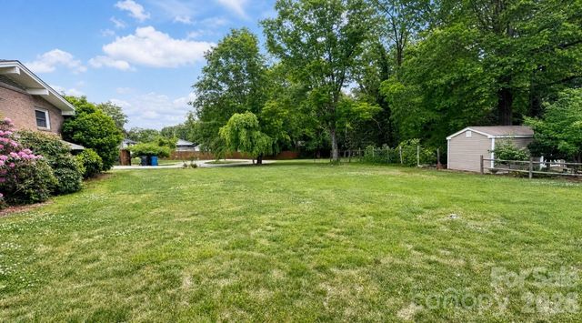 1857 8th Street Drive NE, Hickory, NC 28601