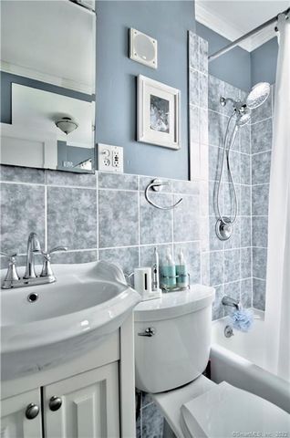 37 Rowsley Street 6, Bridgeport, CT 06605