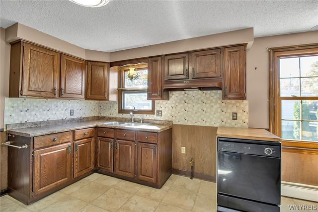 4 Windtree Lane, West Seneca, NY 14224