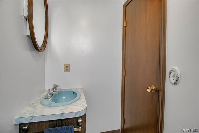 4 Windtree Lane, West Seneca, NY 14224