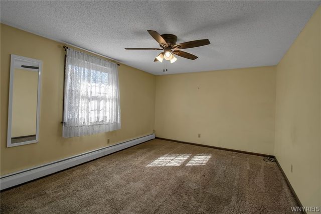 4 Windtree Lane, West Seneca, NY 14224