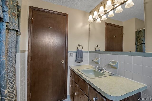 4 Windtree Lane, West Seneca, NY 14224