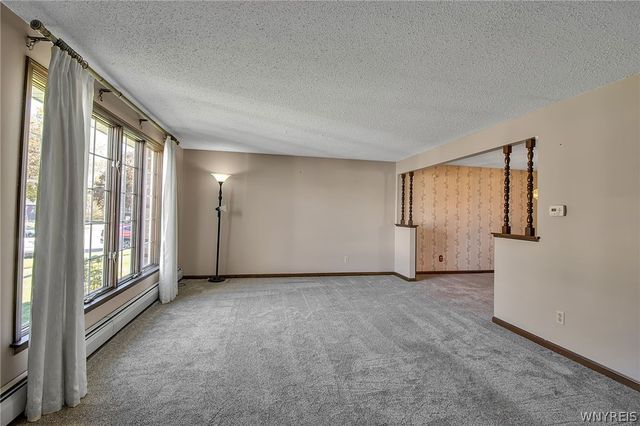 4 Windtree Lane, West Seneca, NY 14224