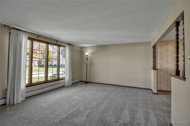 4 Windtree Lane, West Seneca, NY 14224