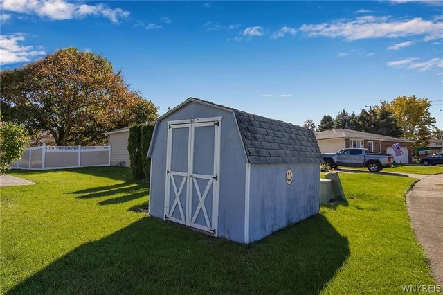 4 Windtree Lane, West Seneca, NY 14224