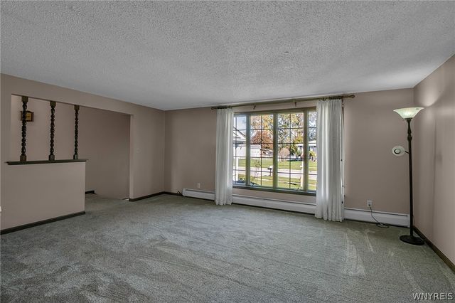 4 Windtree Lane, West Seneca, NY 14224