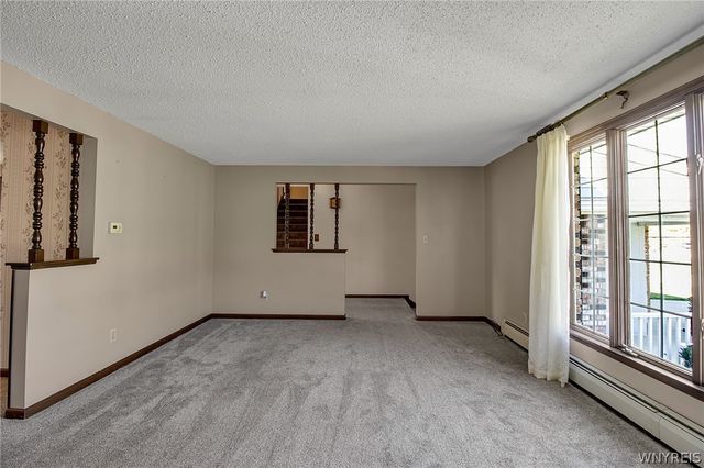 4 Windtree Lane, West Seneca, NY 14224