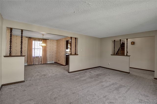 4 Windtree Lane, West Seneca, NY 14224