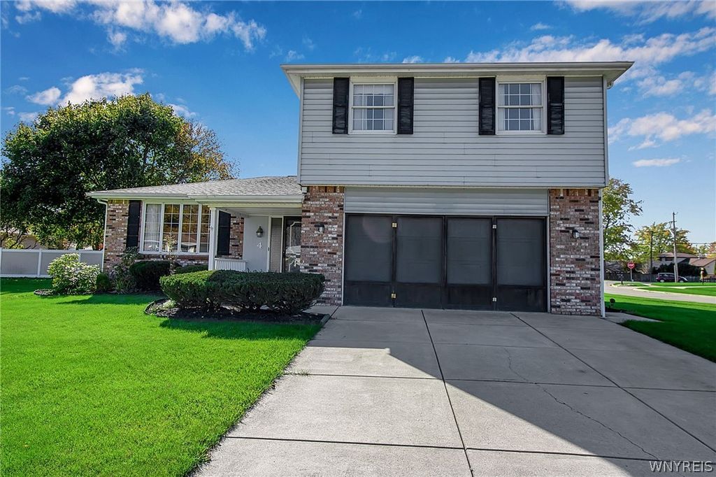 4 Windtree Lane, West Seneca, NY 14224
