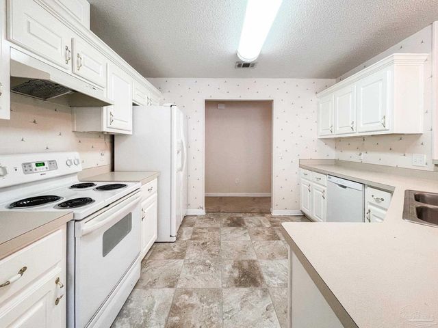 2533 Jibe Dr, Pensacola, FL 32507