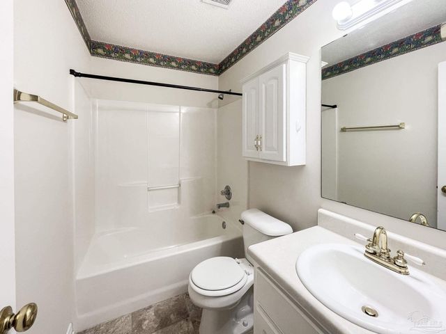 2533 Jibe Dr, Pensacola, FL 32507