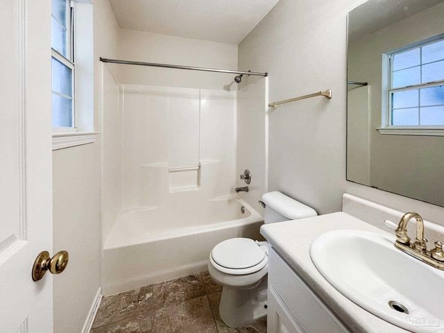 2533 Jibe Dr, Pensacola, FL 32507