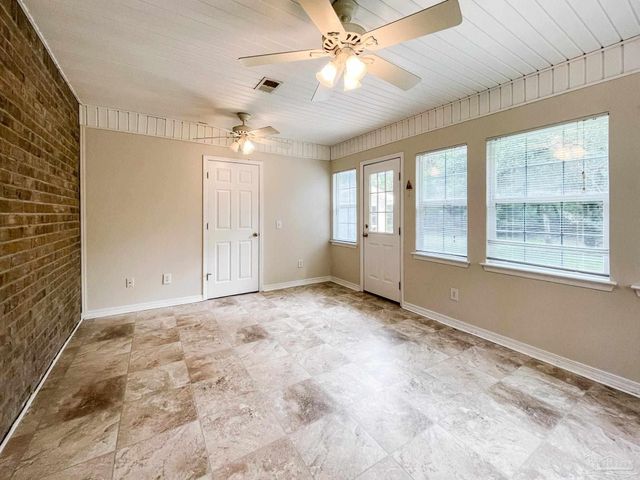 2533 Jibe Dr, Pensacola, FL 32507