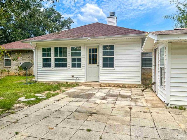2533 Jibe Dr, Pensacola, FL 32507