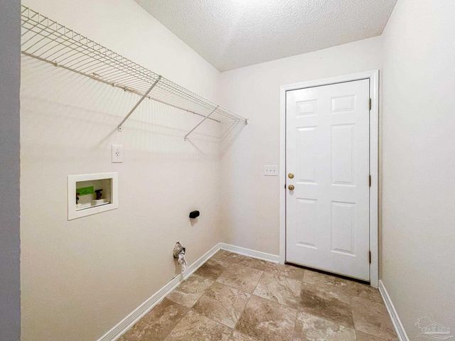 2533 Jibe Dr, Pensacola, FL 32507