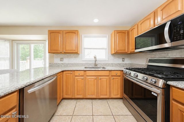 144 Lakeview Court, Toms River, NJ 08753