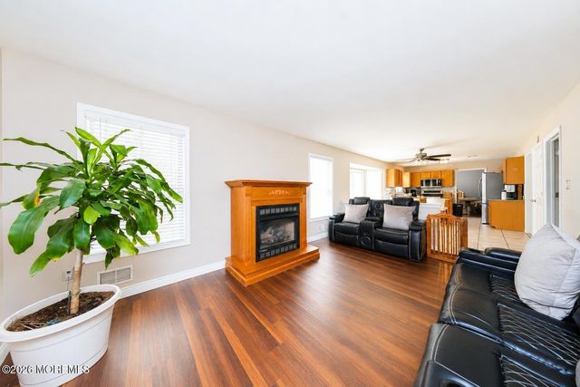144 Lakeview Court, Toms River, NJ 08753