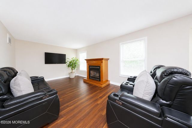 144 Lakeview Court, Toms River, NJ 08753