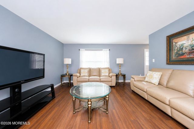 144 Lakeview Court, Toms River, NJ 08753