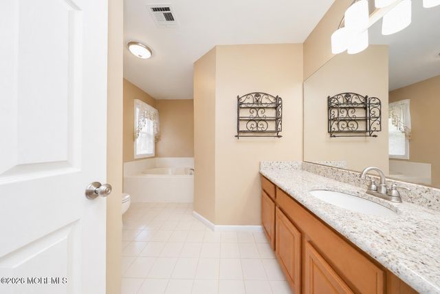 144 Lakeview Court, Toms River, NJ 08753