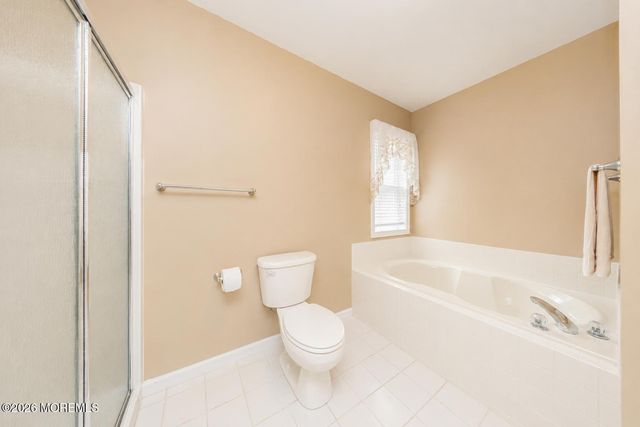 144 Lakeview Court, Toms River, NJ 08753