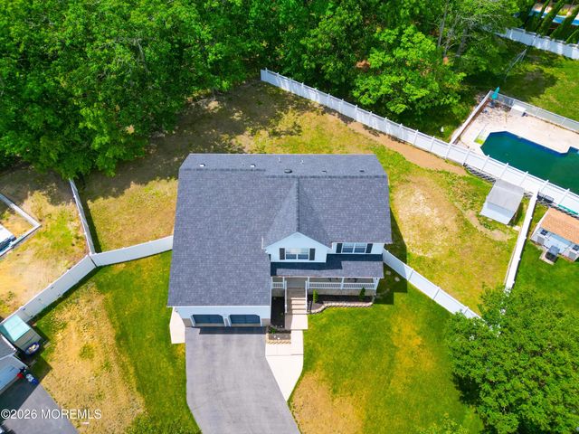 144 Lakeview Court, Toms River, NJ 08753