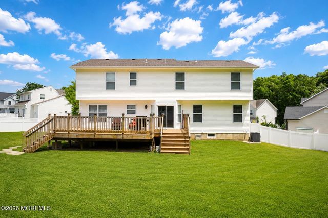 144 Lakeview Court, Toms River, NJ 08753