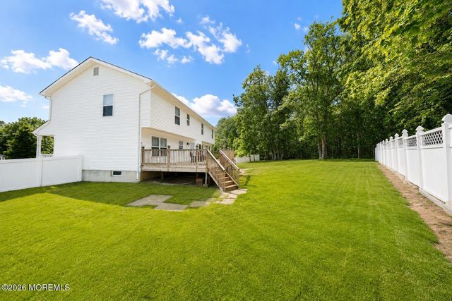 144 Lakeview Court, Toms River, NJ 08753