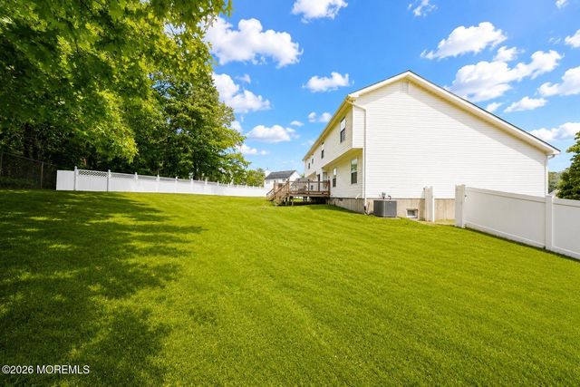 144 Lakeview Court, Toms River, NJ 08753