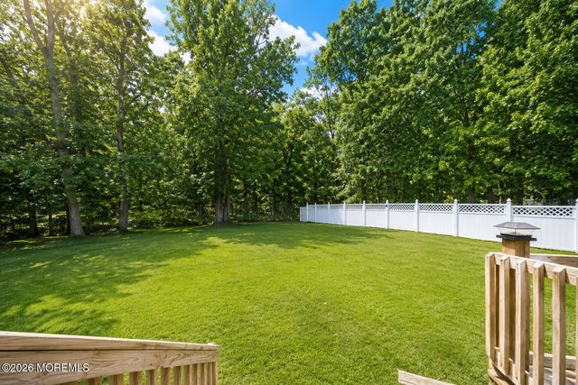 144 Lakeview Court, Toms River, NJ 08753