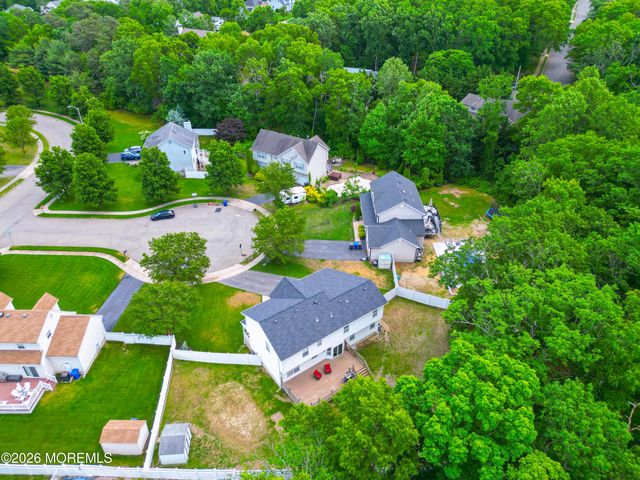144 Lakeview Court, Toms River, NJ 08753