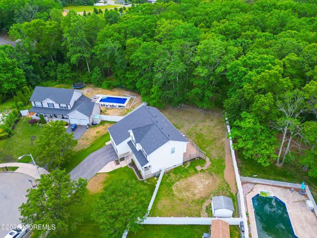 144 Lakeview Court, Toms River, NJ 08753