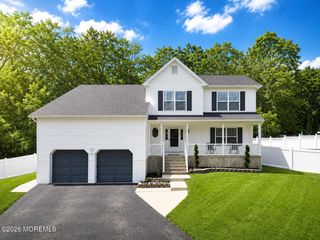 144 Lakeview Court, Toms River, NJ 08753