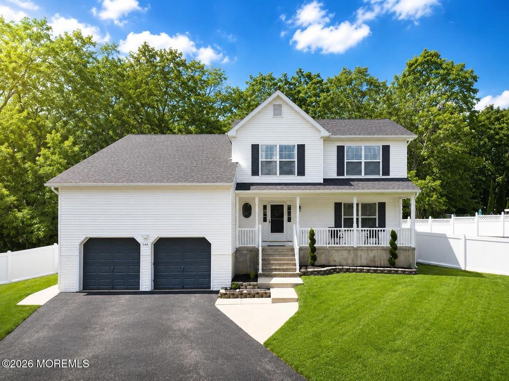 144 Lakeview Court, Toms River, NJ 08753
