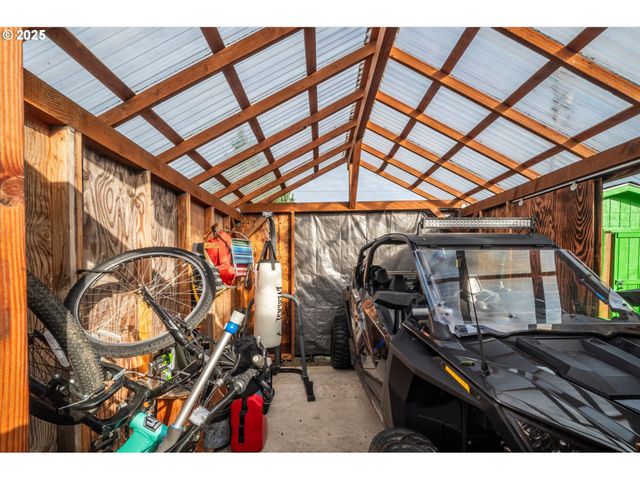 610 PARK Ave, Lakeside, OR 97449