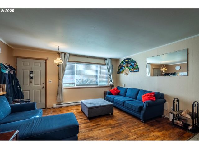 610 PARK Ave, Lakeside, OR 97449