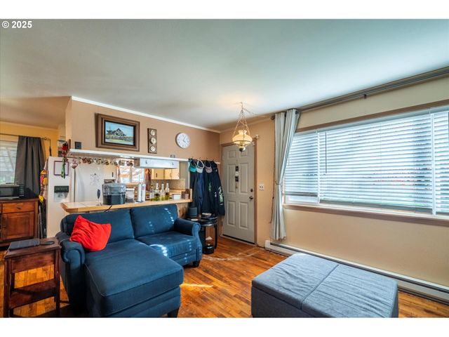 610 PARK Ave, Lakeside, OR 97449