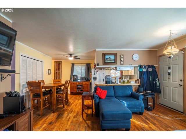 610 PARK Ave, Lakeside, OR 97449