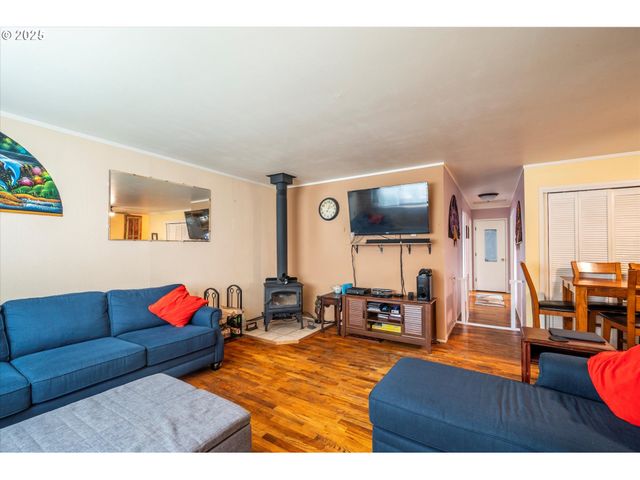 610 PARK Ave, Lakeside, OR 97449