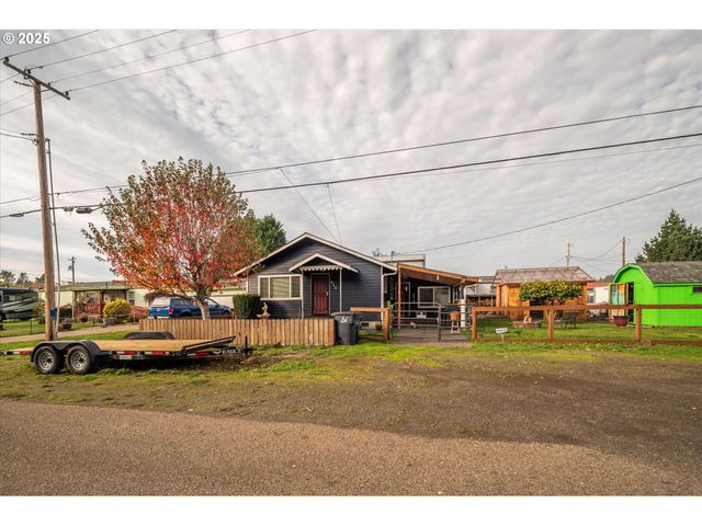 610 PARK Ave, Lakeside, OR 97449