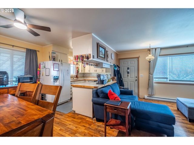 610 PARK Ave, Lakeside, OR 97449