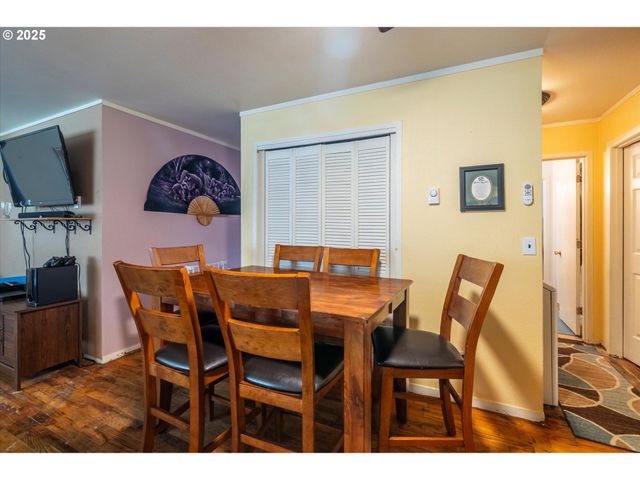 610 PARK Ave, Lakeside, OR 97449